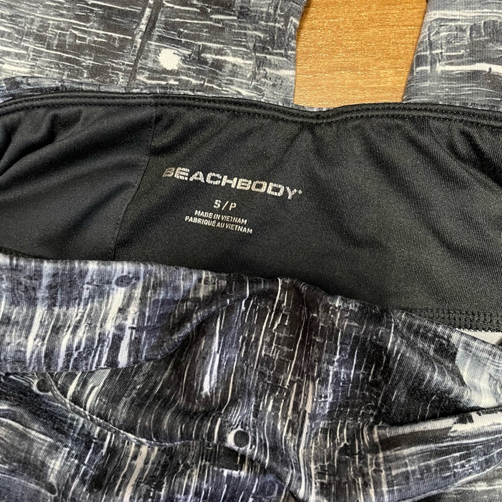 Small BeachBody Capris - Picture 4 of 4
